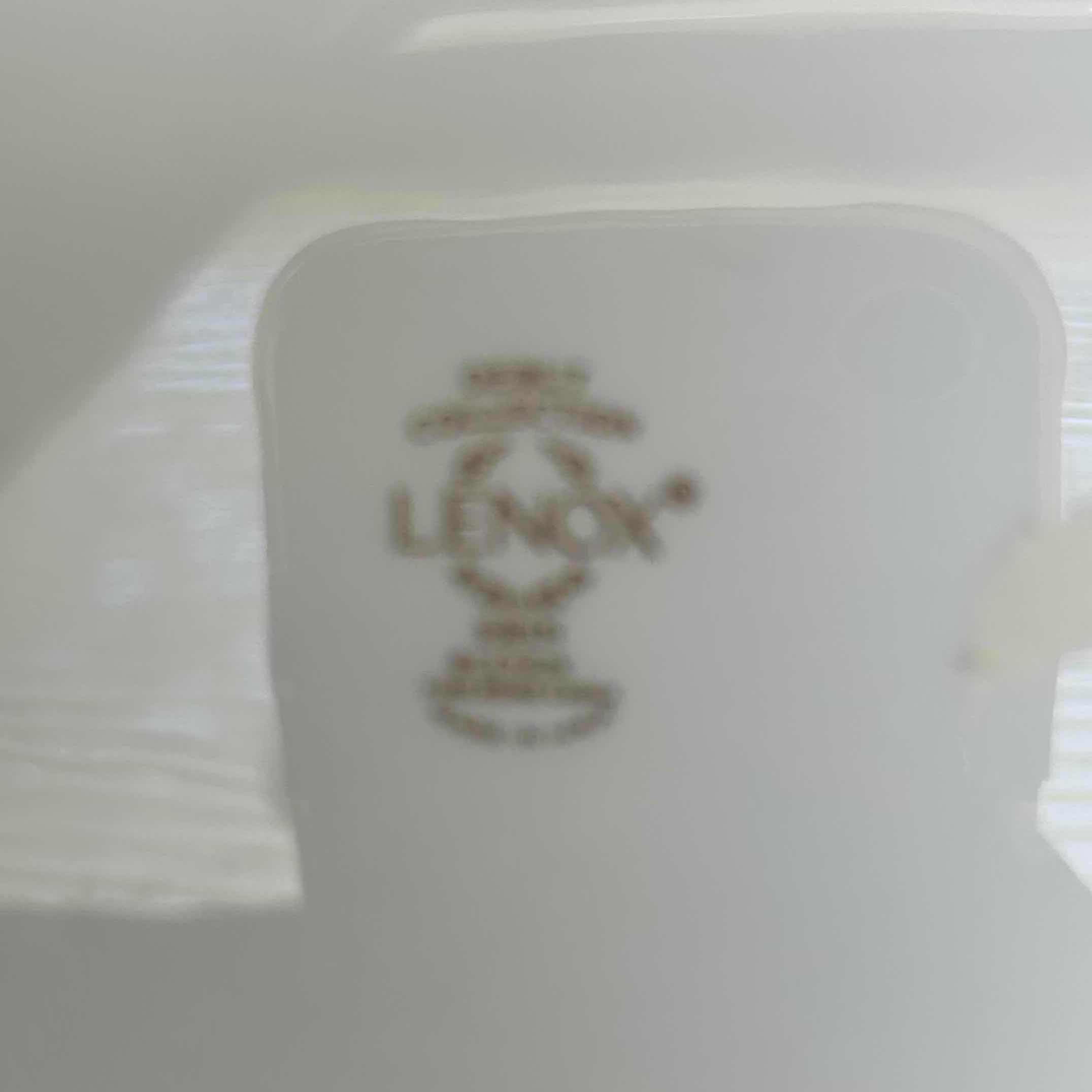 Photo 1 of LENOX "ERIN" DEBUT COLLECTION SERVING BOWL FINE CHINA 10"