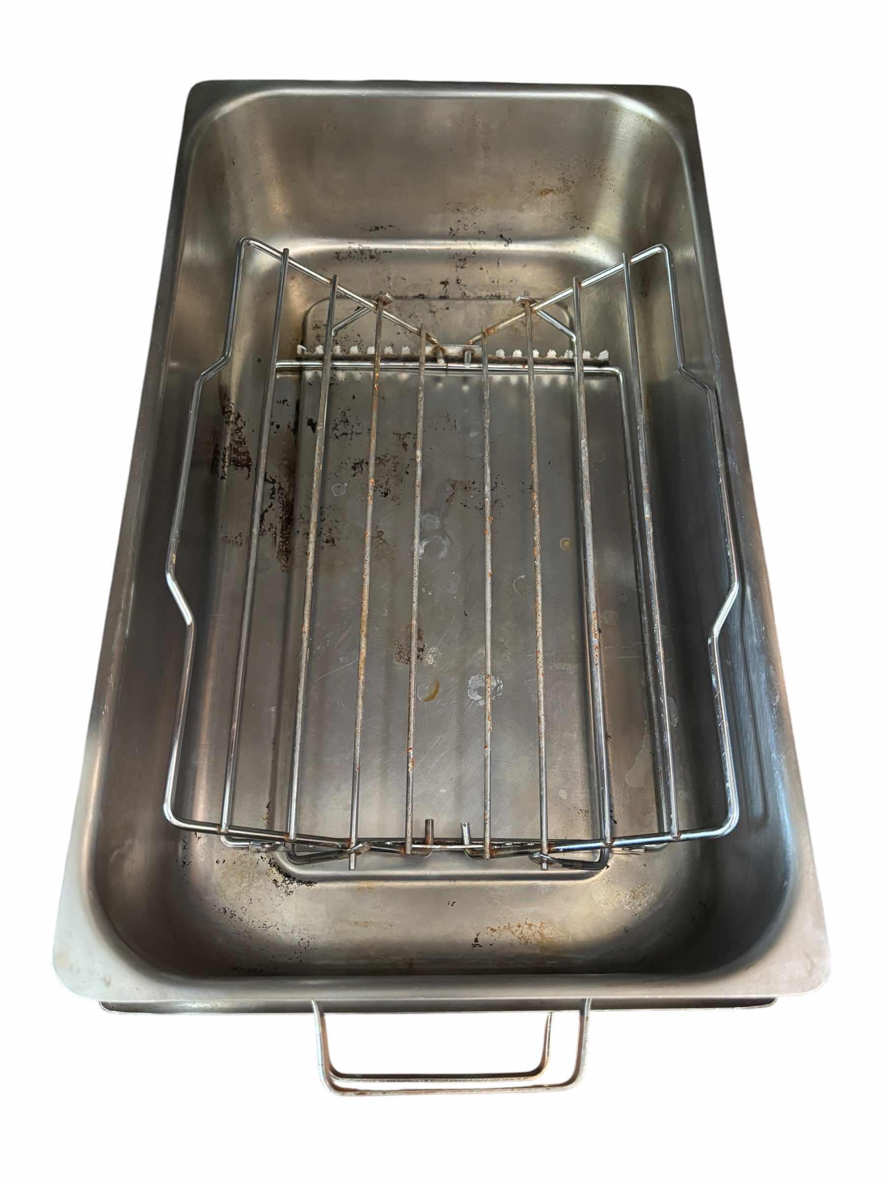Photo 1 of ROASTING PANS (2)