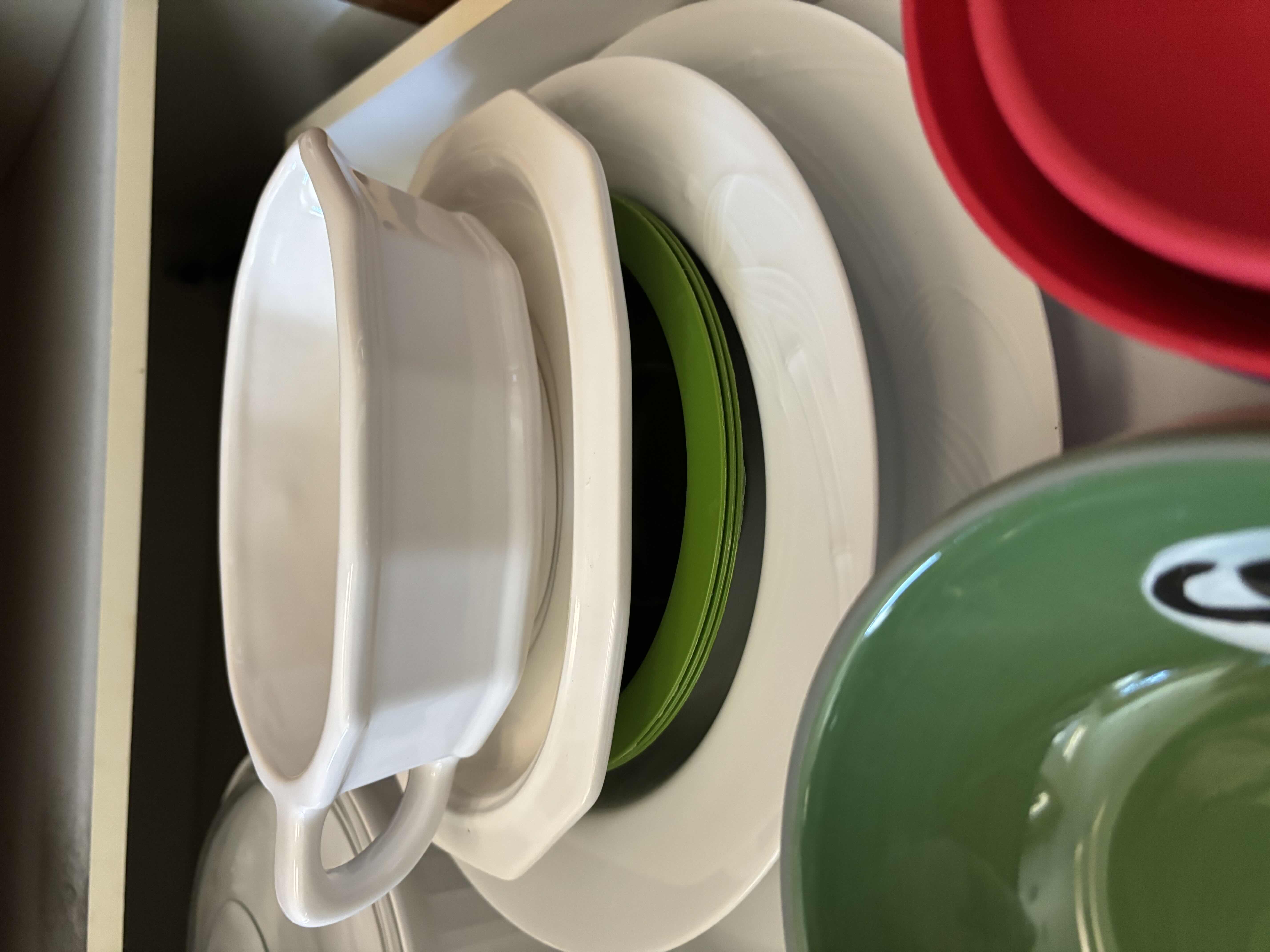 Photo 1 of CONTENTS OF KITCHEN DRAWER- SERVING BOWLS