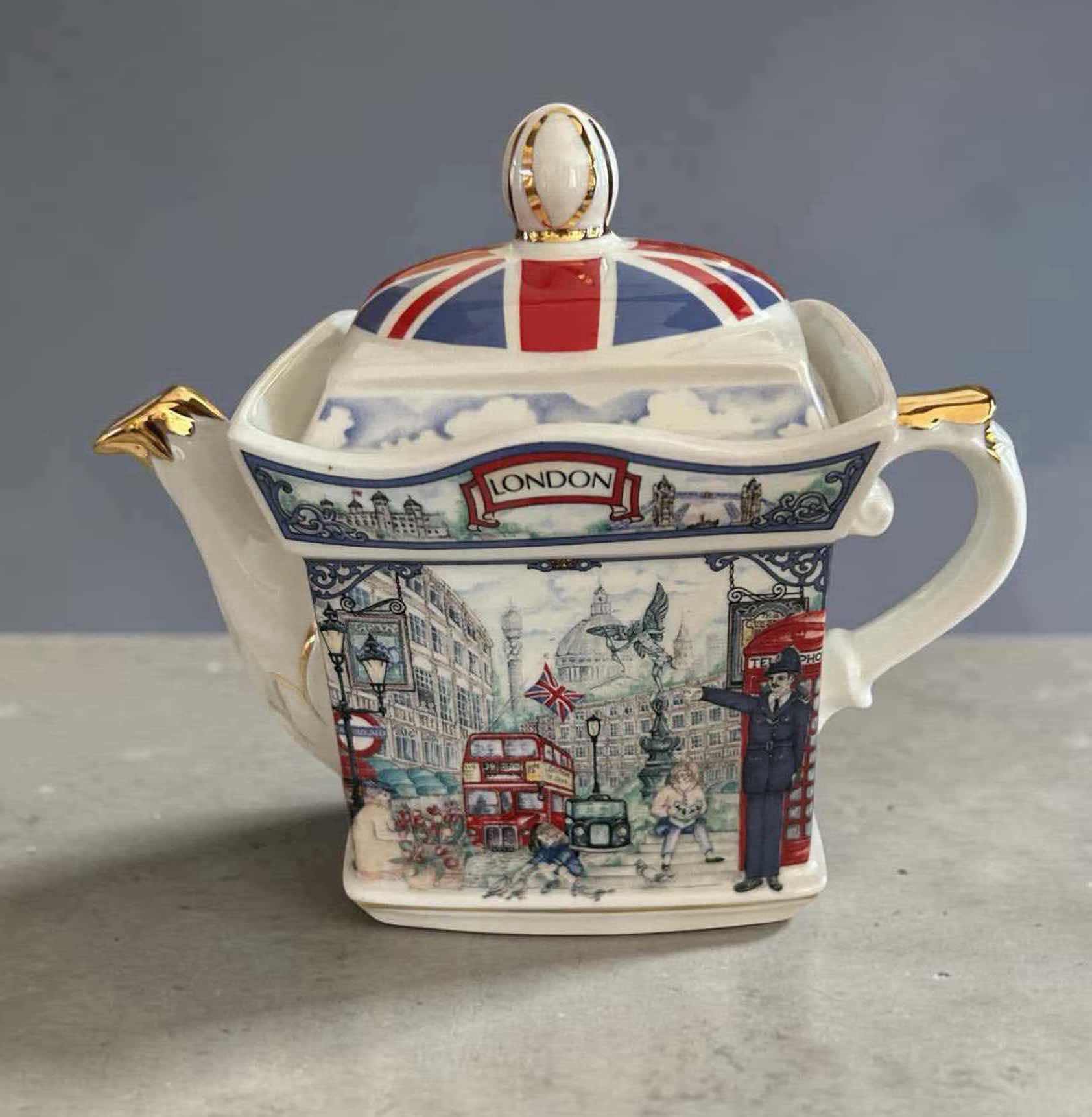 Photo 1 of VINTAGE JAMES SADLER " PICCADILLY " TEAPOT  H 7"