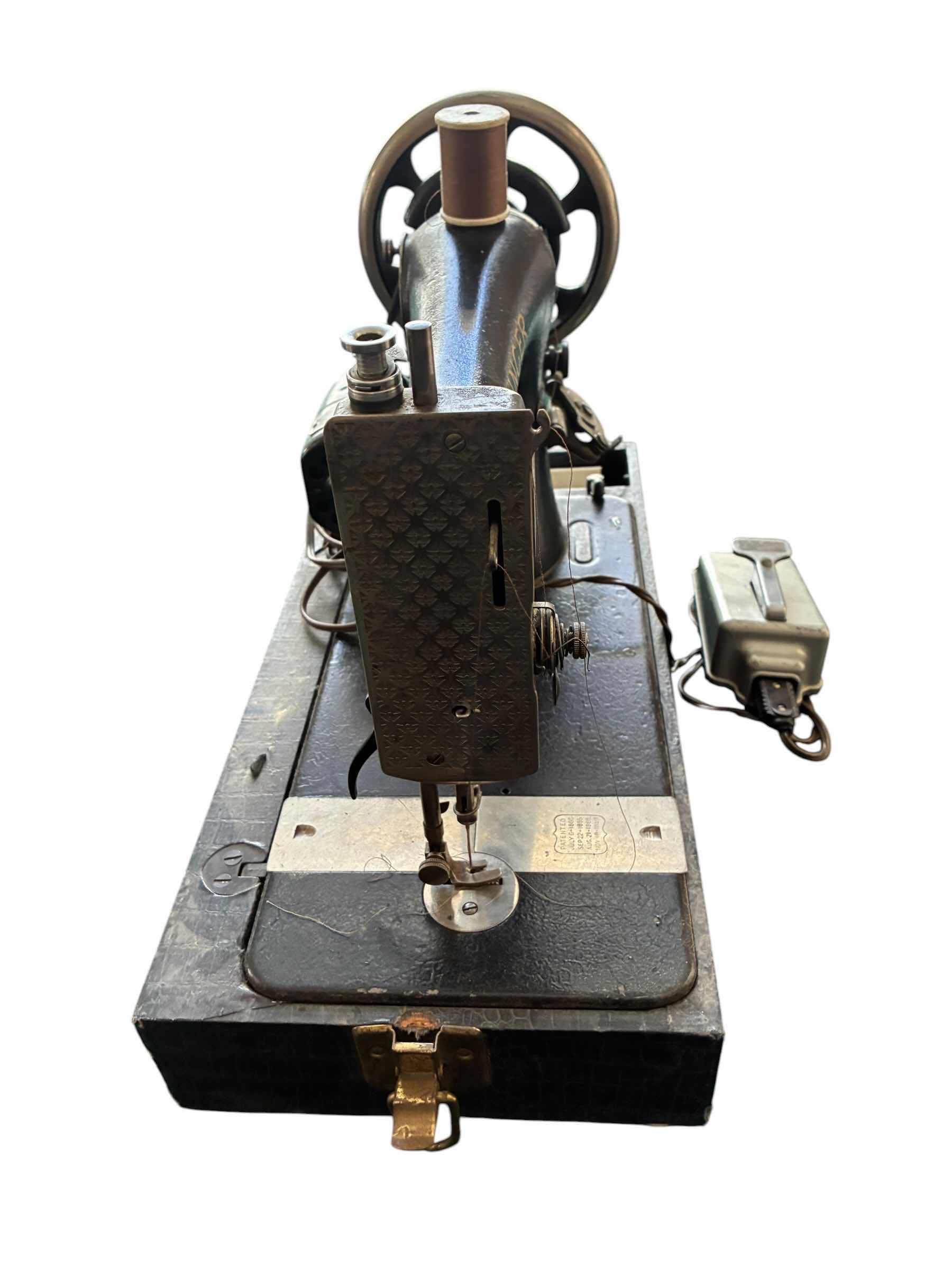 Photo 1 of 1898 ANTIQUE SINGER SEWING MACHINE W CASE MODEL 127