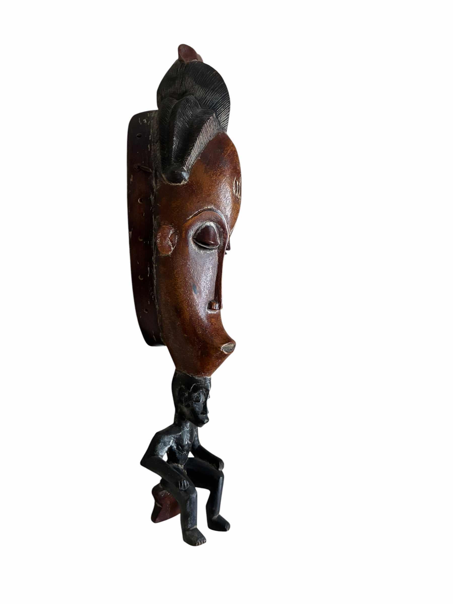 Photo 1 of HAND CARVED WOOD AFRICAN GURO MASK W SITTING FIGURE ARTWORK 6“ X 5“ H25“