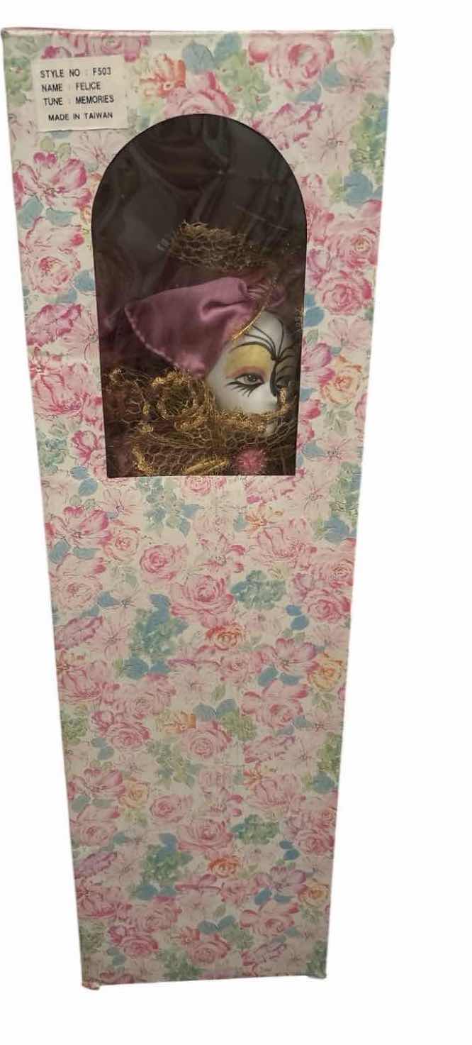 Photo 1 of VINTAGE FELICE F503 MUSICAL PORCELAIN JESTER DOLL – “MEMORIES” W/ ORIGINAL BOX H12.5”