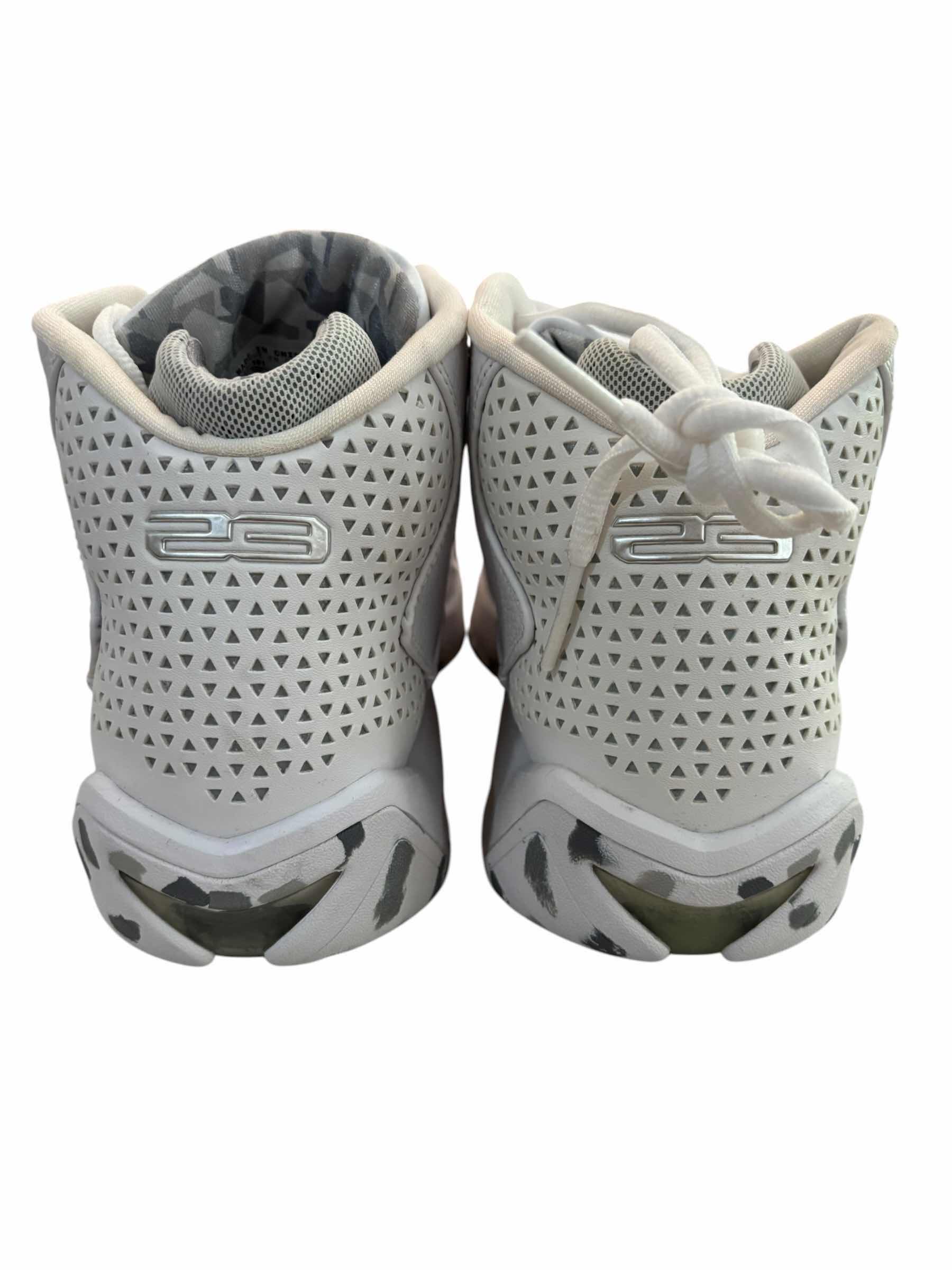 Photo 1 of AIR JORDAN RISING STARS SNEAKERS SIZE 9