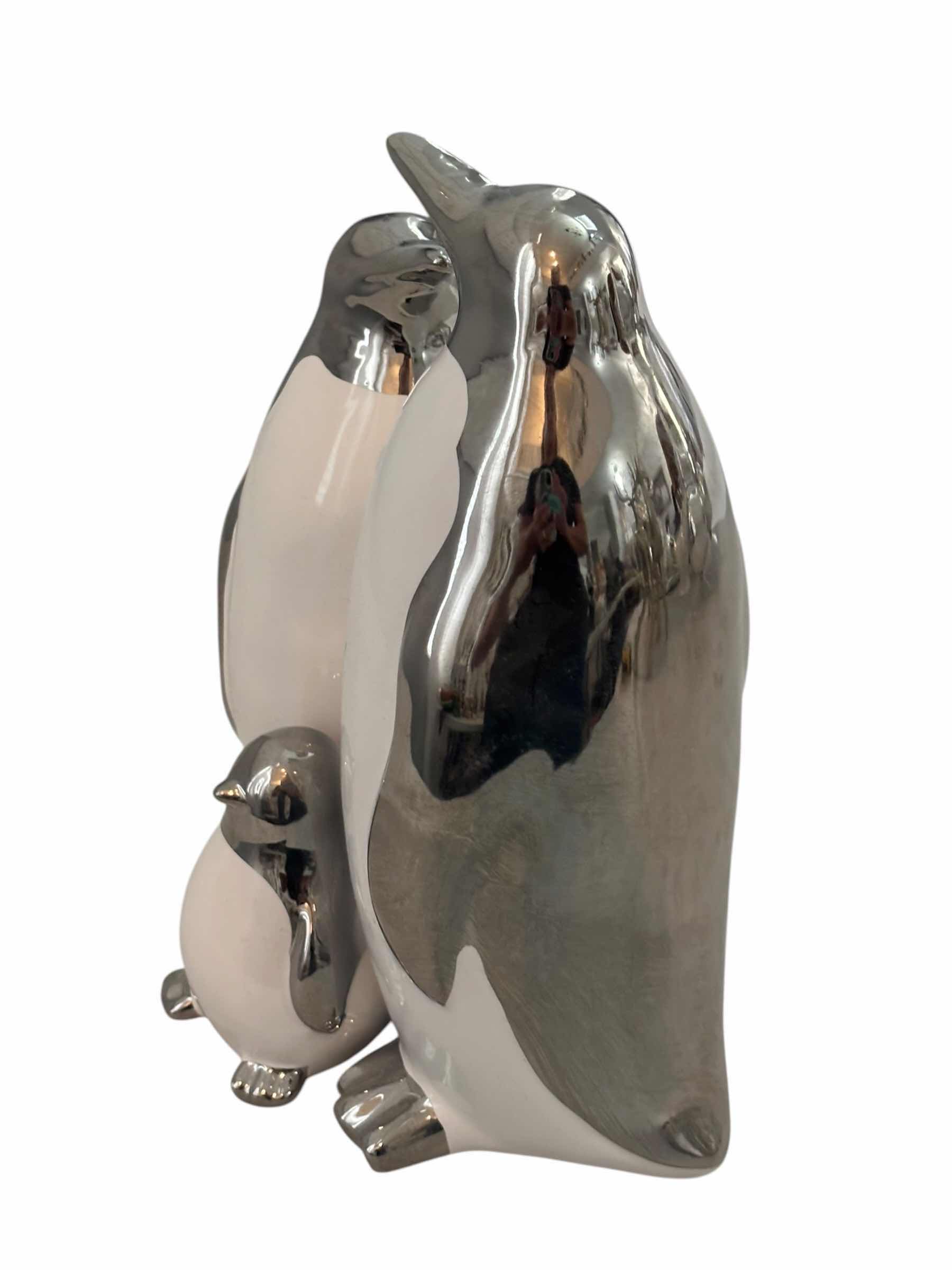 Photo 1 of PLACE & TIME COLLECTION PENGUIN STATUE H10”
