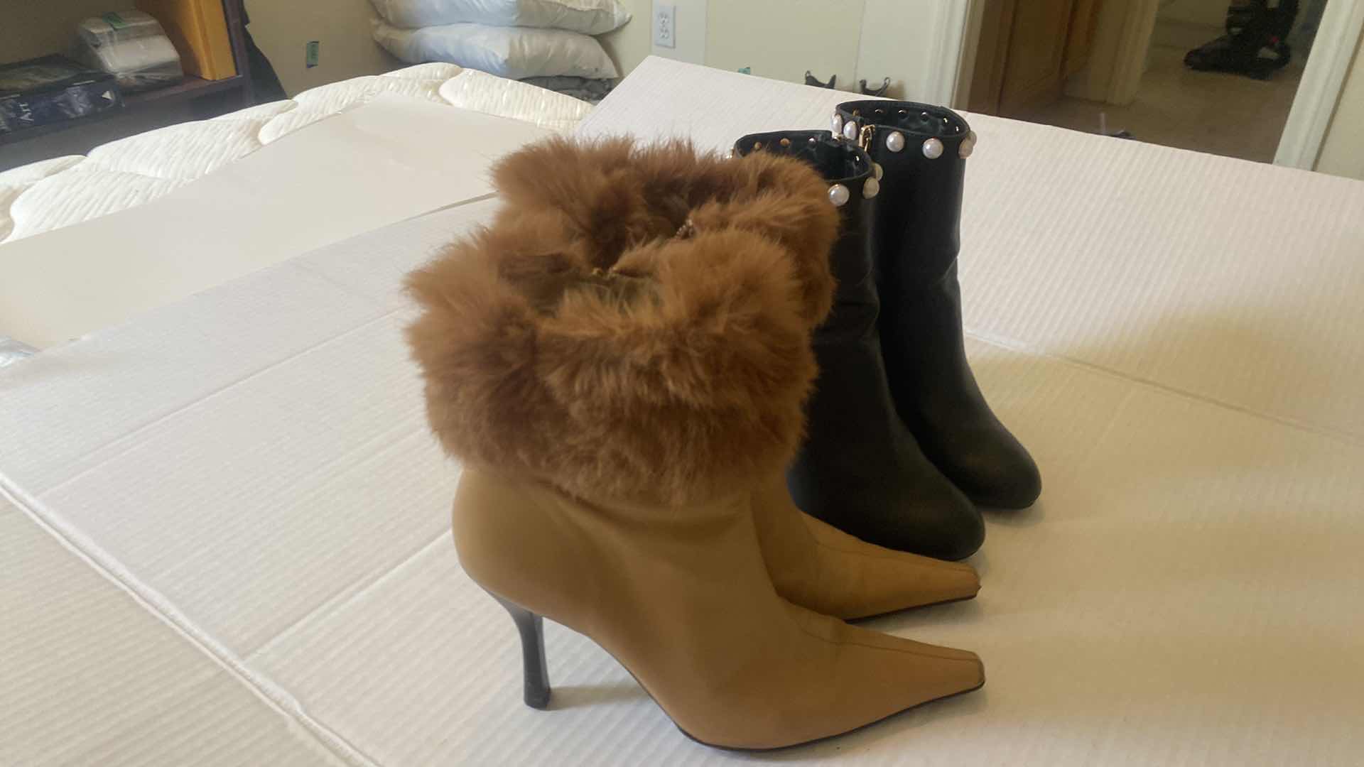 Photo 1 of WOMEN’S FASHION BOOTS SIZE 8 (2)