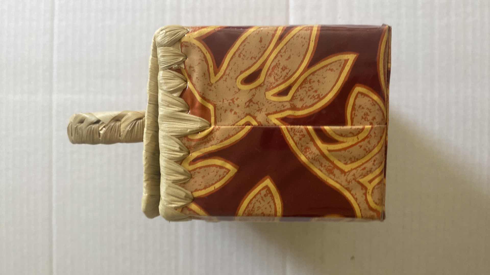 Photo 1 of WOMEN’S ORANGE FLORAL RAPHIA FLOWER BOX BAG & WOVEN FLAMINGO CLUTCH 10 1/2“ X 7 1/4“