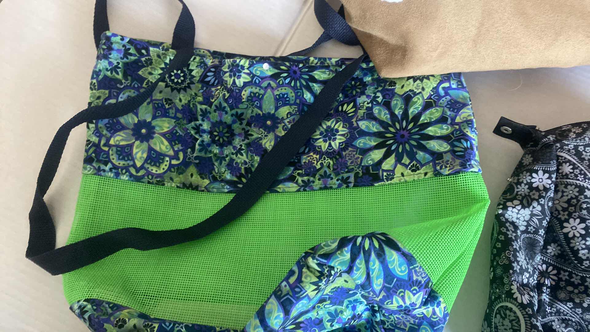 Photo 1 of WOMEN’S TOTE BAGS (4)