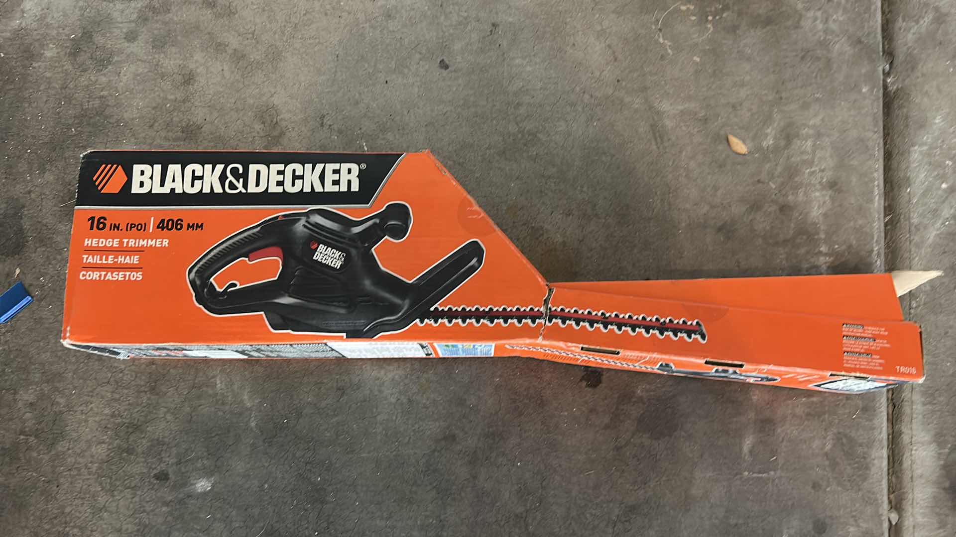Photo 1 of BLACK & DECKER 16 INCH HEDGE TRIMMER