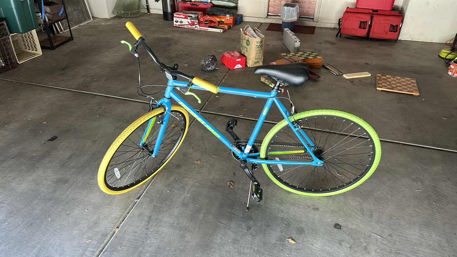 Photo 1 of KENT 700 C RIDGELAND HYBRID, BIKE IN BLUE AND GREEN