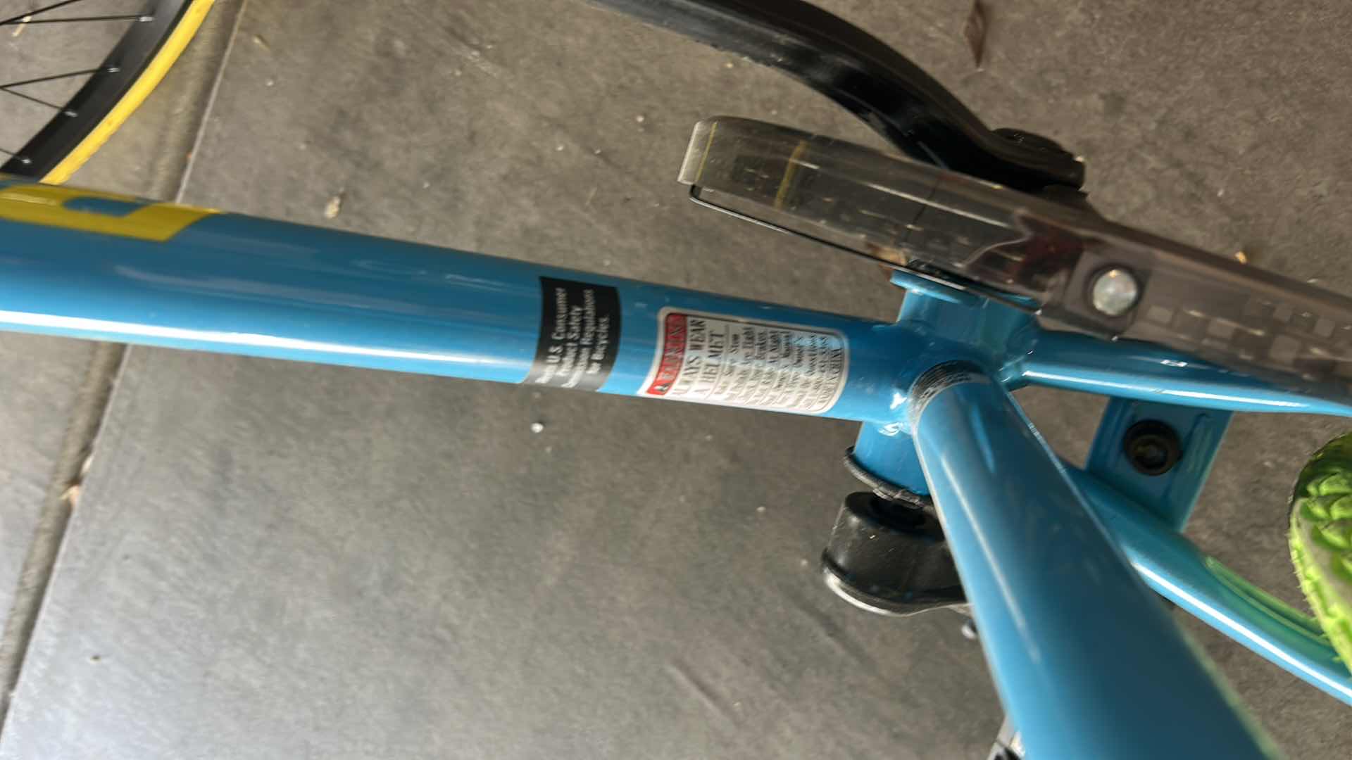 Photo 1 of KENT 700 C RIDGELAND HYBRID, BIKE IN BLUE AND GREEN