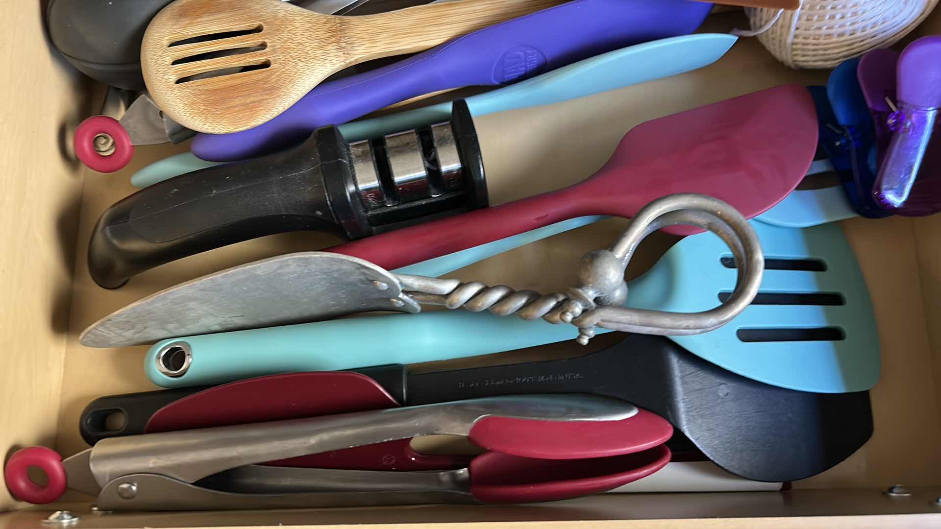 Photo 1 of CONTENTS OF DRAWER IN KITCHEN