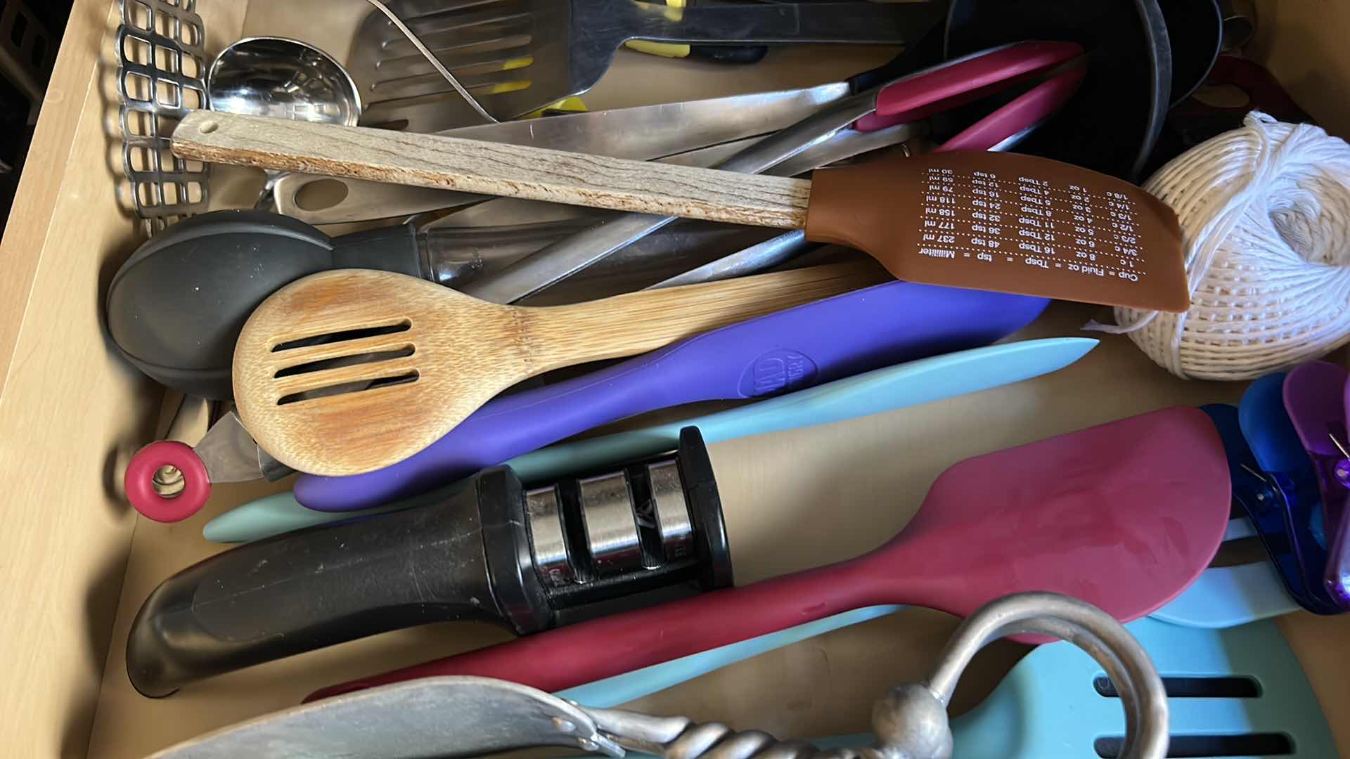 Photo 1 of CONTENTS OF DRAWER IN KITCHEN