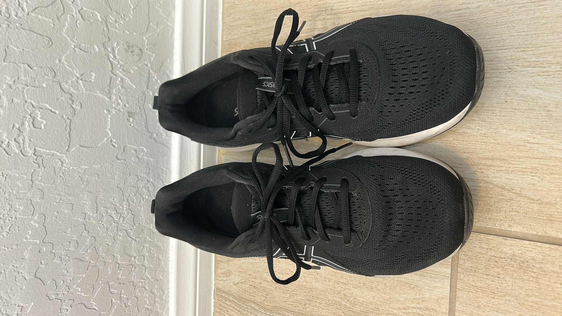 Photo 1 of ASICS GEL-CONTEND, RUNNING SHOES - WOMENS SIZE 10