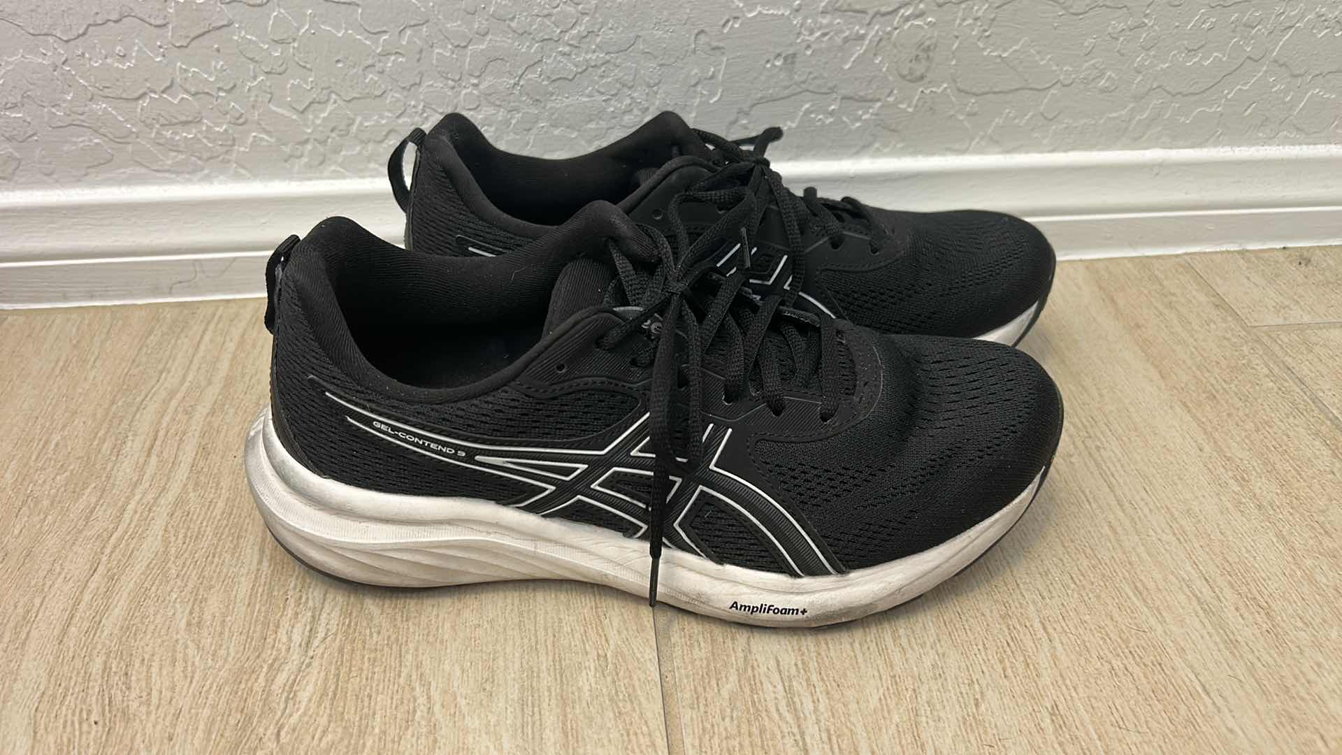 Photo 1 of ASICS GEL-CONTEND, RUNNING SHOES - WOMENS SIZE 10