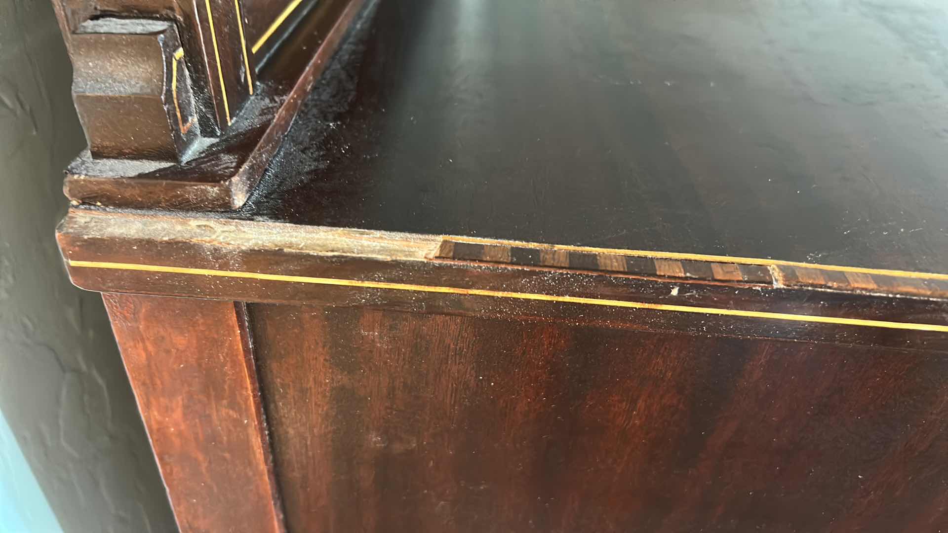 Photo 1 of VINTAGE AMERICAN FEDERAL REVIVAL STYLE BOWFRONT CHEST OF DRAWERS WITH AN ACCOMPANYING ATTACHED TILT MIRROR. RICHLY STAINED MAHOGANY VENEERS DECORATED WITH A DISTINCTIVE "BARBER POLE" CHECKERED BAND INLAY ALONG THE BORDERS OF THE DRAWERS. EXPERTLY CRAFTED 