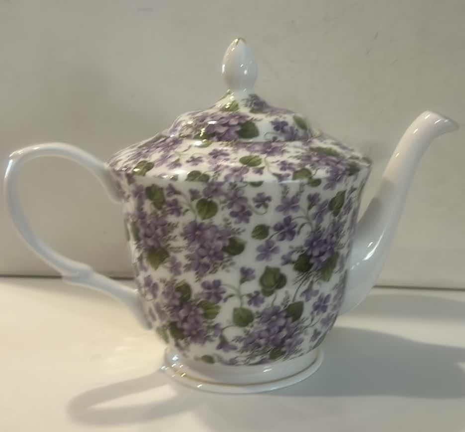 Photo 1 of VINTAGE FINE BONE CHINA 
H7”