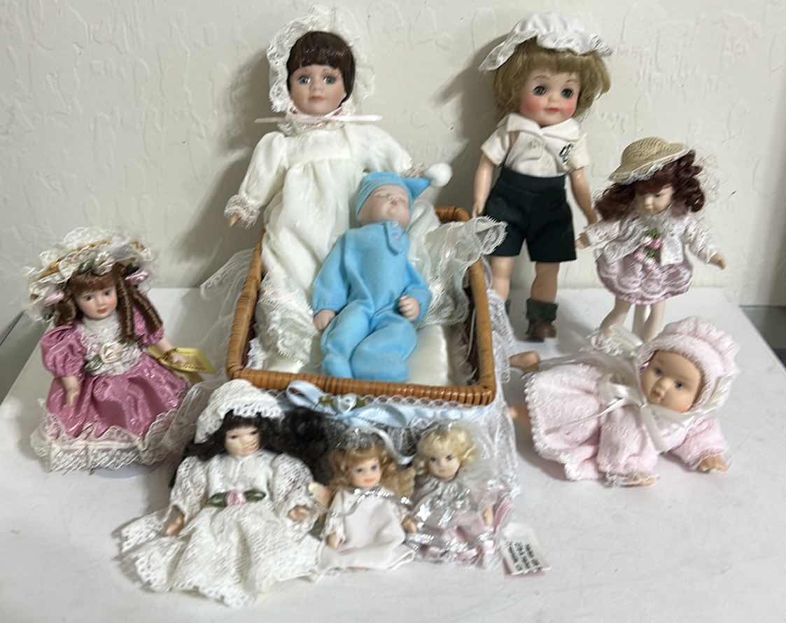 Photo 1 of 9 COLLECTIBLE DOLLS