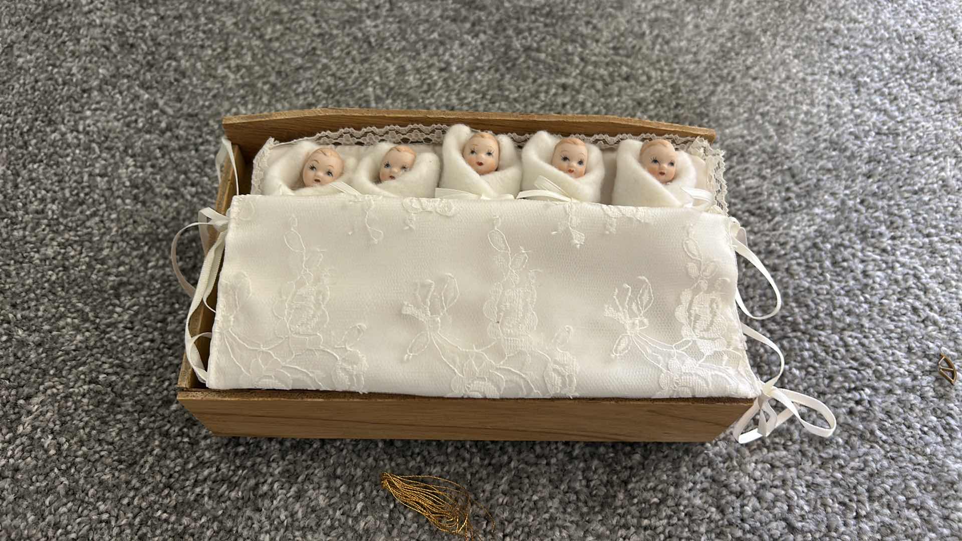 Photo 1 of VINTAGE 1930S EFFANBEE "WEE PATSY" STYLE COMPOSITION BABY DOLL SET 8” x H4.5”
