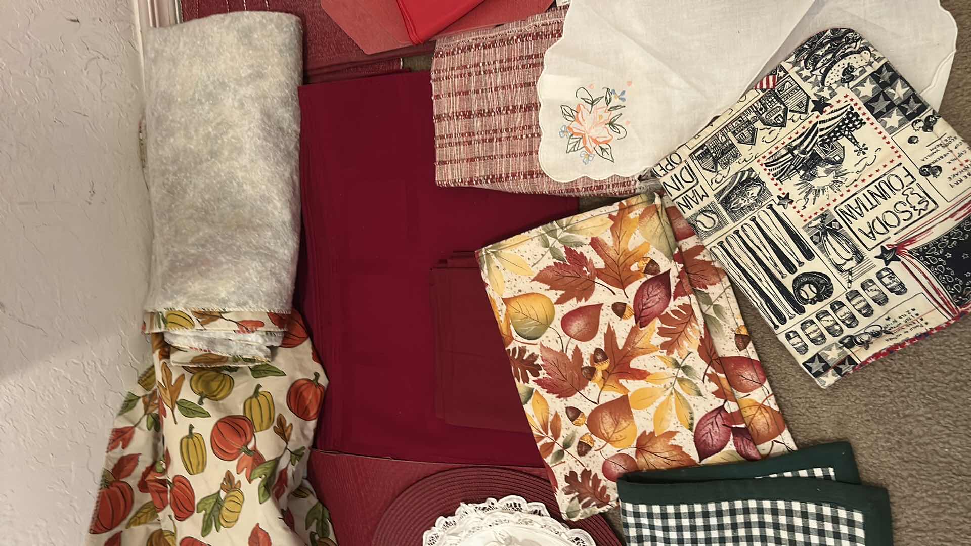 Photo 1 of TABLE LINENS & PLACE MATS