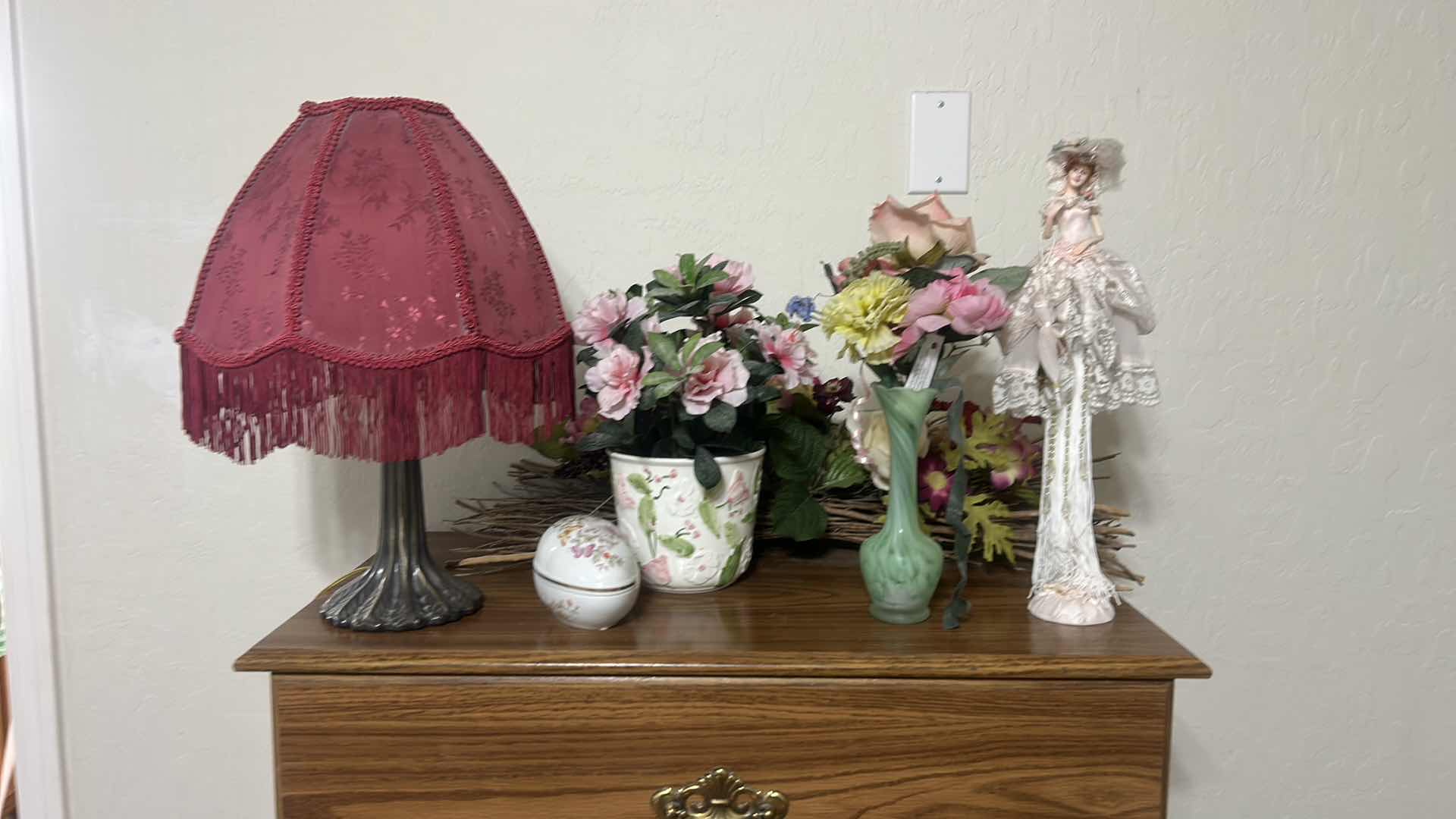 Photo 1 of TABLE LAMP & HOME DECOR