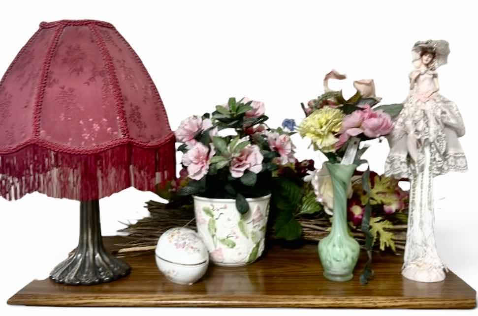 Photo 1 of TABLE LAMP & HOME DECOR