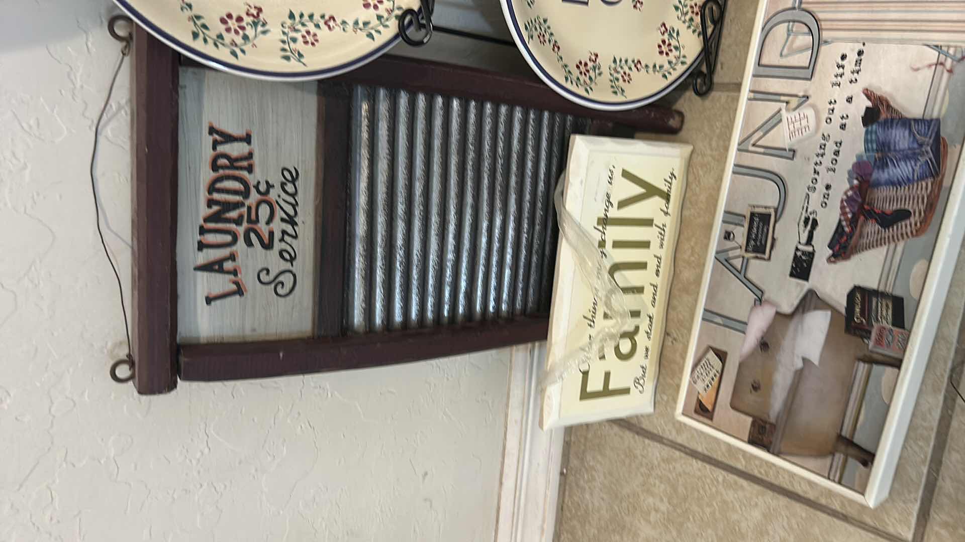 Photo 1 of HOME DÉCOR & WALL SIGNS,
DECORATIVE PLATES W METAL DISPLAY RACI