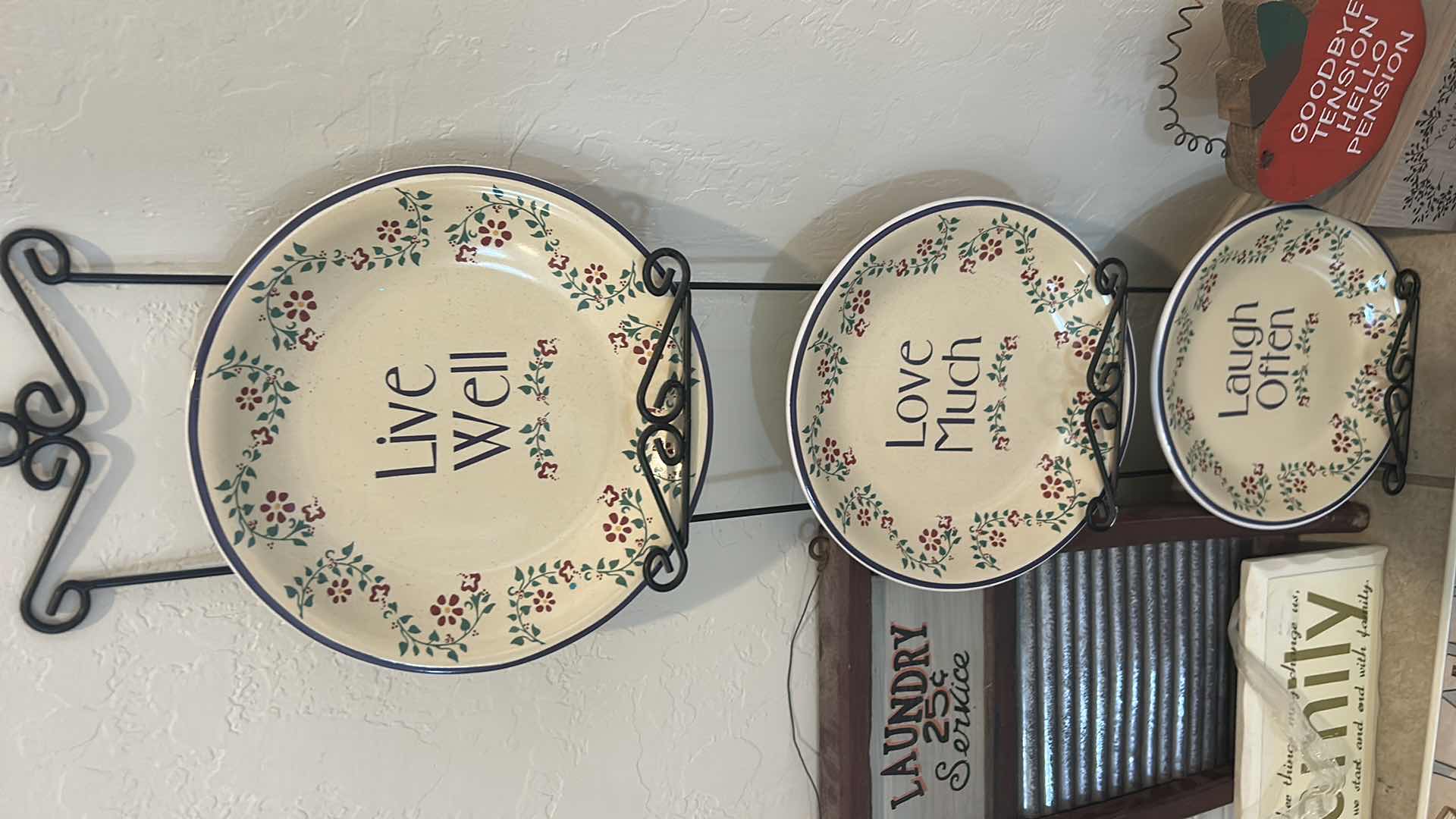 Photo 1 of HOME DÉCOR & WALL SIGNS,
DECORATIVE PLATES W METAL DISPLAY RACI
