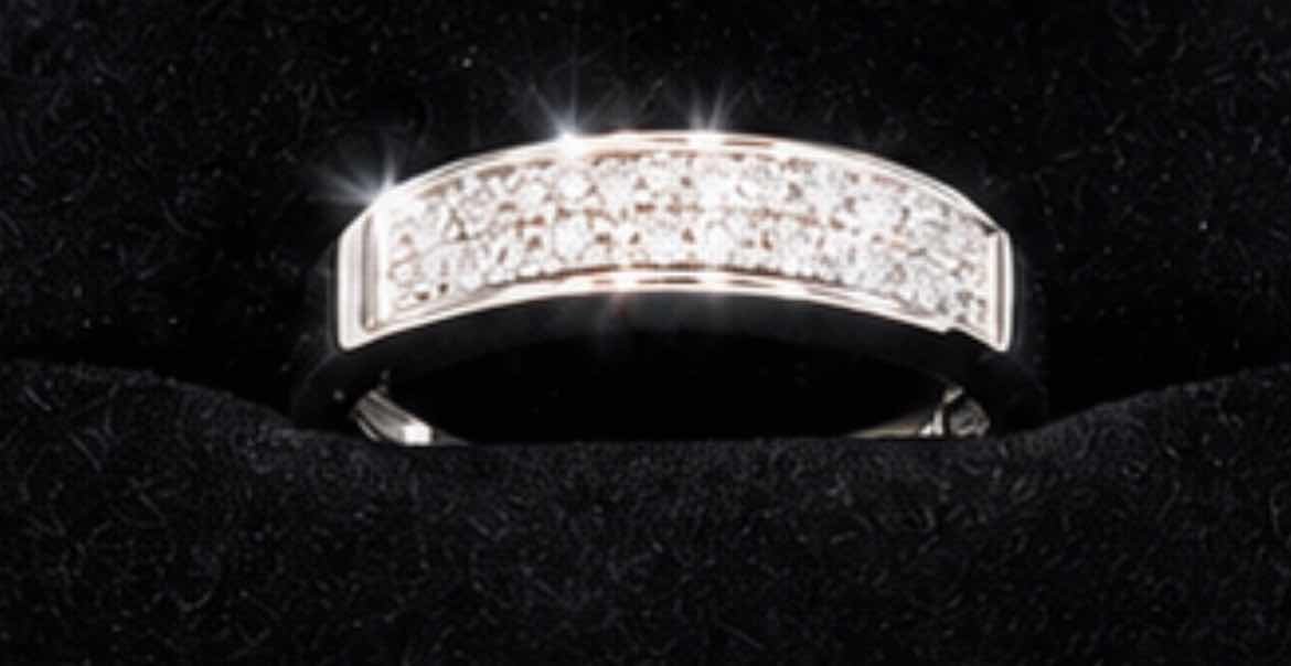 Photo 1 of 10K WHITE GOLD DIAMOND RING
0.50CTW 2.3G (EST SIZE 6-7) #39 $2,100