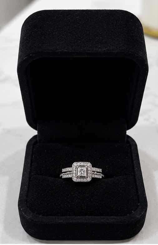 Photo 1 of 10K WHITE GOLD DIAMOND RING
 0.50 CTW 2.9G (EST SIZE 5-6) #51 $2,100