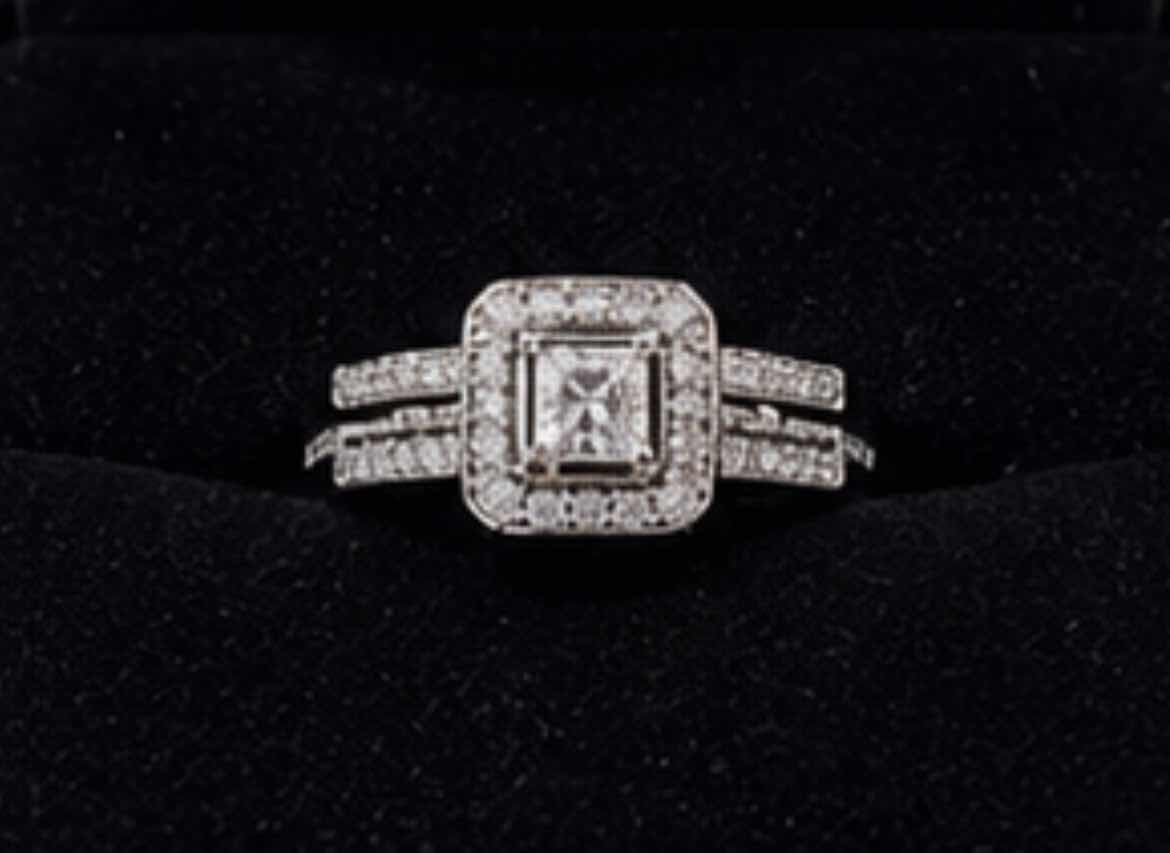 Photo 1 of 10K WHITE GOLD DIAMOND RING
 0.50 CTW 2.9G (EST SIZE 5-6) #51 $2,100