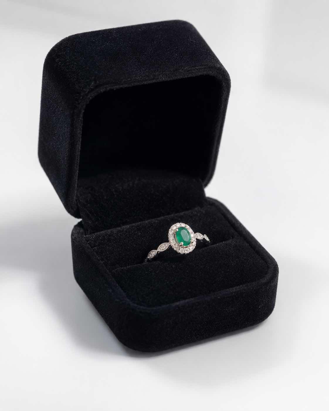 Photo 1 of 10K WHITE GOLD 0.50 CTW DIAMOND W  1CTW EMERALD, RING 2.3G (EST SIZE 6–7) #18 $1,575