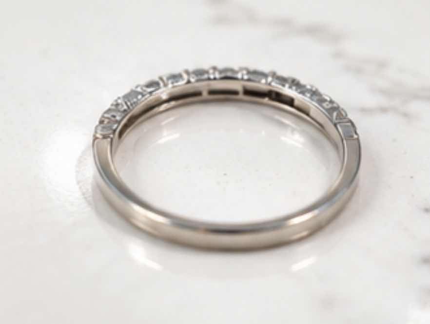 Photo 1 of 10K WHITE GOLD 0.75CTW DIAMOND RING 2.2G (EST SIZE 6-7) #14 $2,450