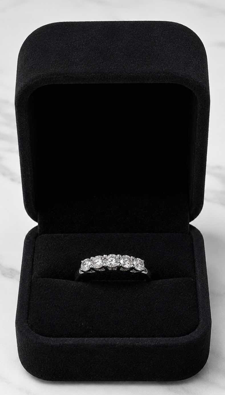 Photo 1 of 18K WHITE GOLD 0.54CTW DIAMOND RING 3.77G SIZE 7 W APPRAISAL #20, $3378