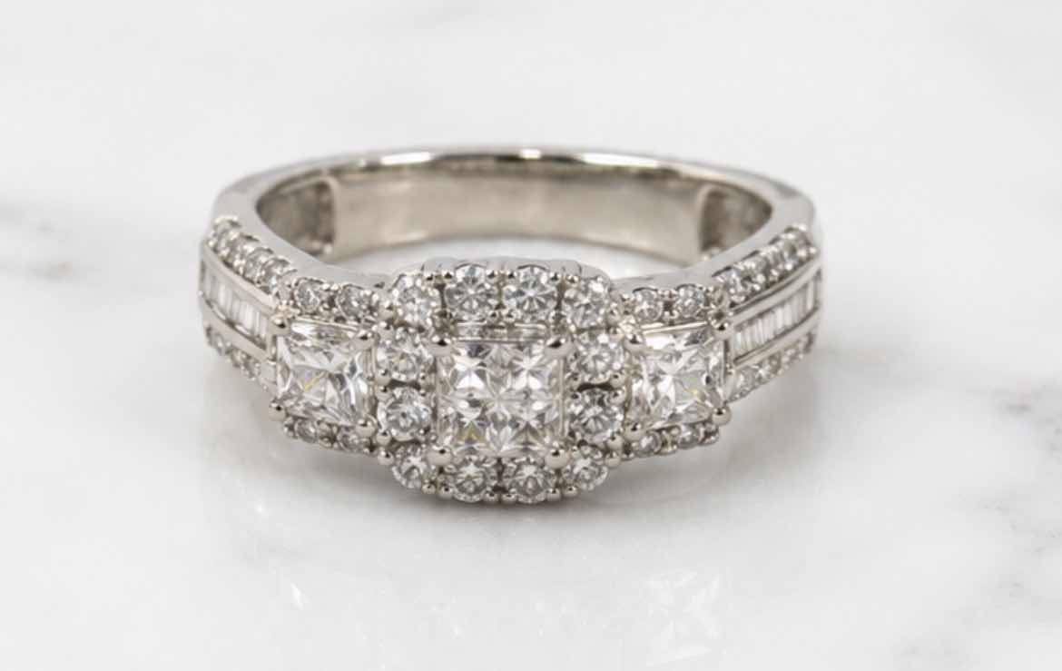 Photo 1 of 14K WHITE GOLD 1CTW DIAMOND RING.  (EST SIZE 6 – 7) #25