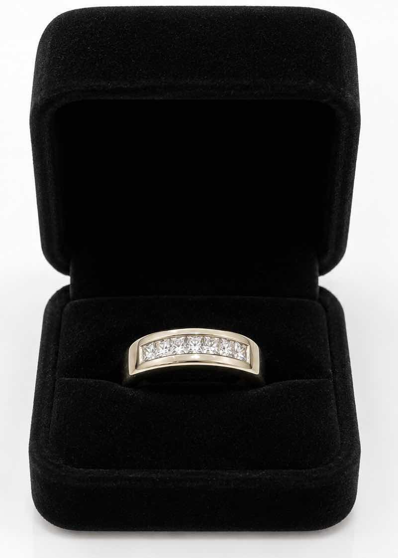 Photo 1 of 10K YELLOW GOLD 0.50 CTW DIAMOND RING 5.8 G. (EST SIZE 6–7.) #47
