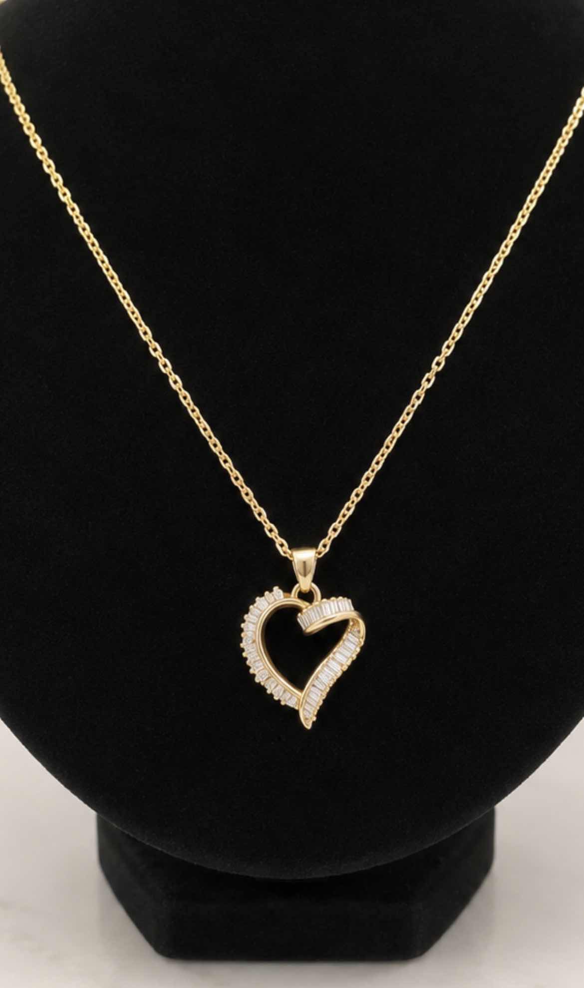 Photo 1 of 14K YELLOW GOLD  W 2CTW DIAMOND HEART SHAPED NECKLACE 8G #18A