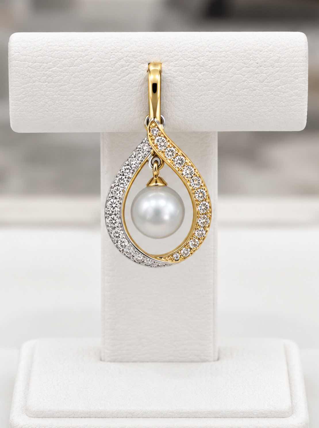 Photo 1 of 18K TWO-TONE YELLOW GOLD PEARL/DIAMOND PENDANT .6 0CTW DIAMOND 7.49 G W APPRAISAL #2016