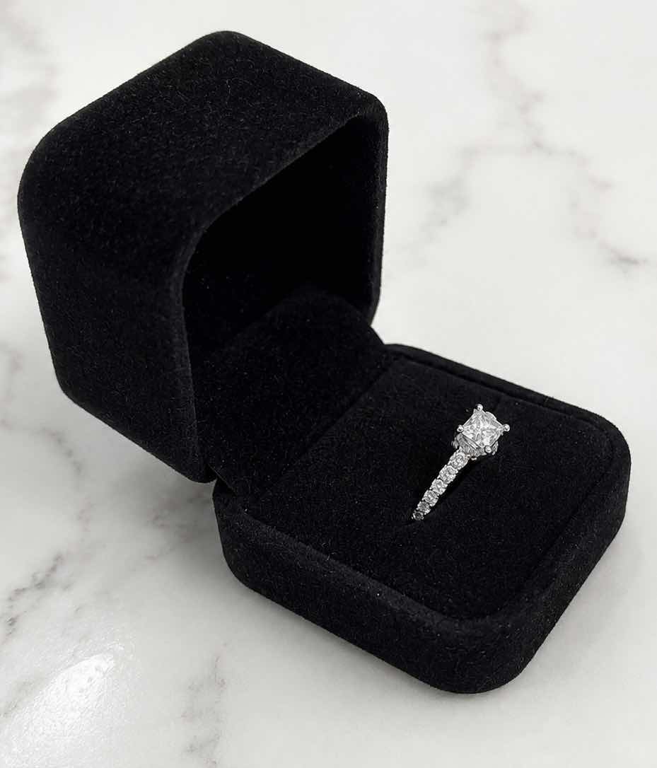 Photo 1 of 14K WHITE GOLD W  1CTW PRINCESS CUT CENTER DIAMOND & 1.5K SURROUNDING DIAMONDS 3.9G (EST SIZE 6-7) #20