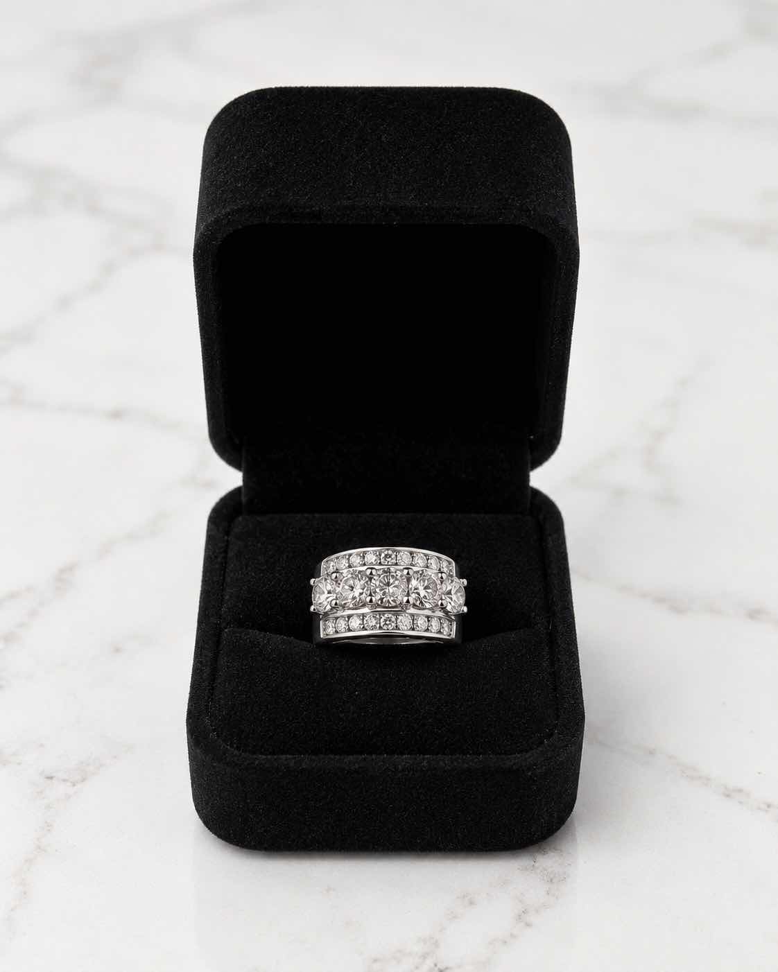 Photo 1 of 18K WHITE GOLD W2.6 CTW DIAMOND RING 8.72 G (EST SIZE 6-7) W APPRAISAL #20