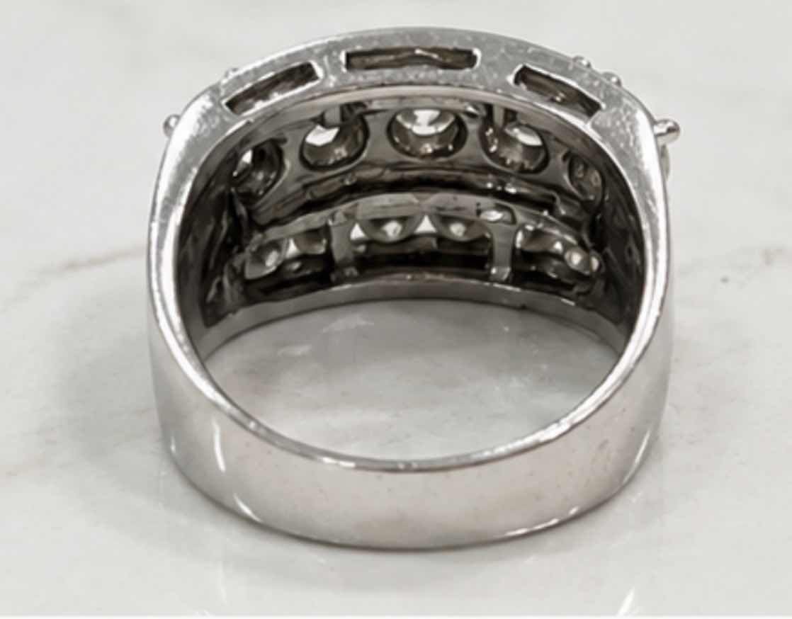 Photo 1 of 18K WHITE GOLD W2.6 CTW DIAMOND RING 8.72 G (EST SIZE 6-7) W APPRAISAL #20