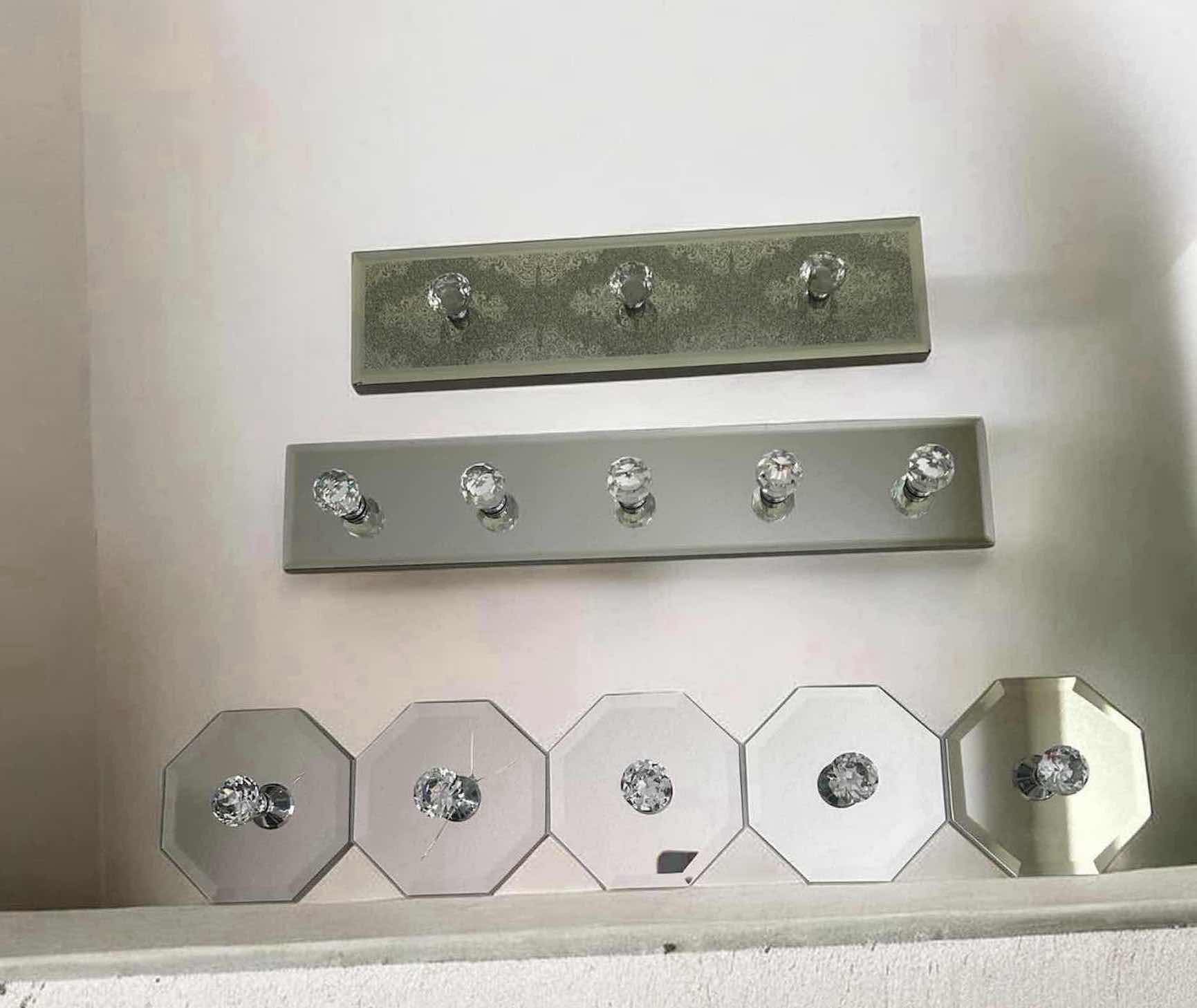 Photo 1 of 3-  GLASS CRYSTAL KNOB RACK 15" 19" 24"