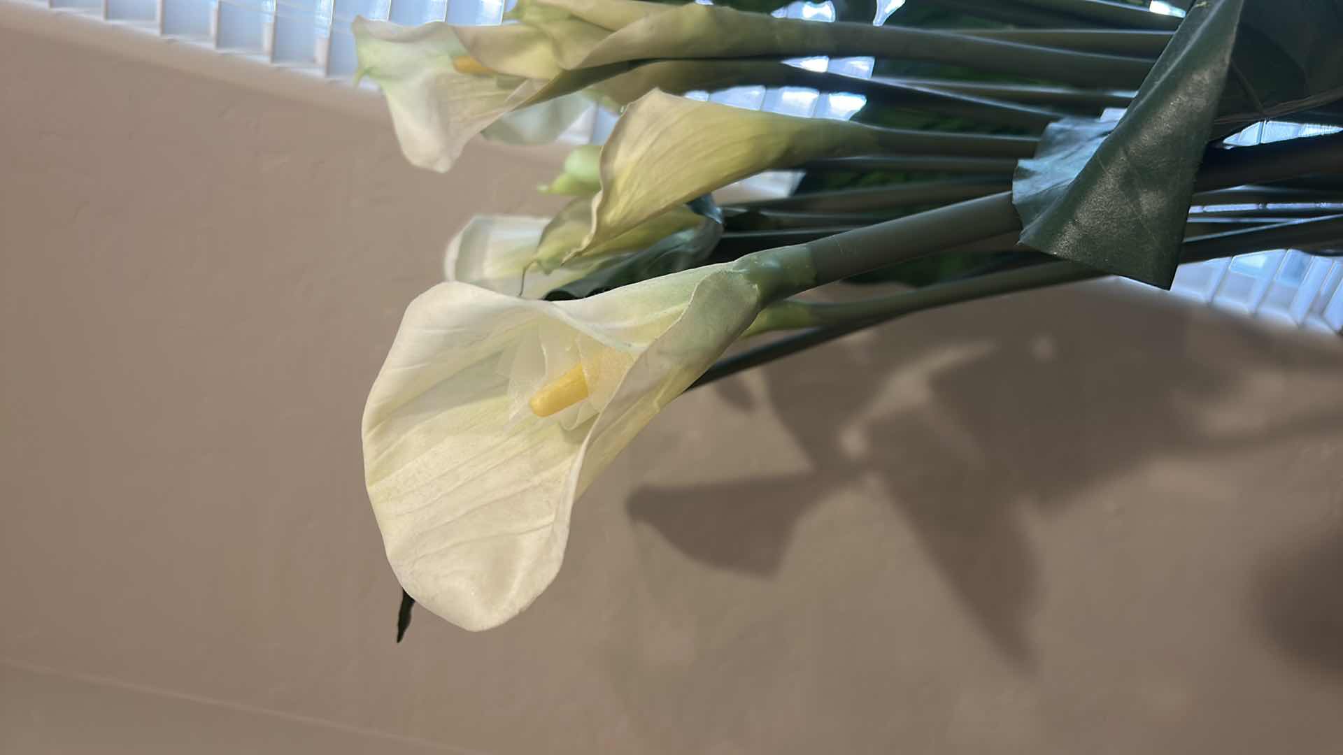 View 4 of FAUX WHITE CALLA LILLY FLORAL ARRANGEMENT H34”