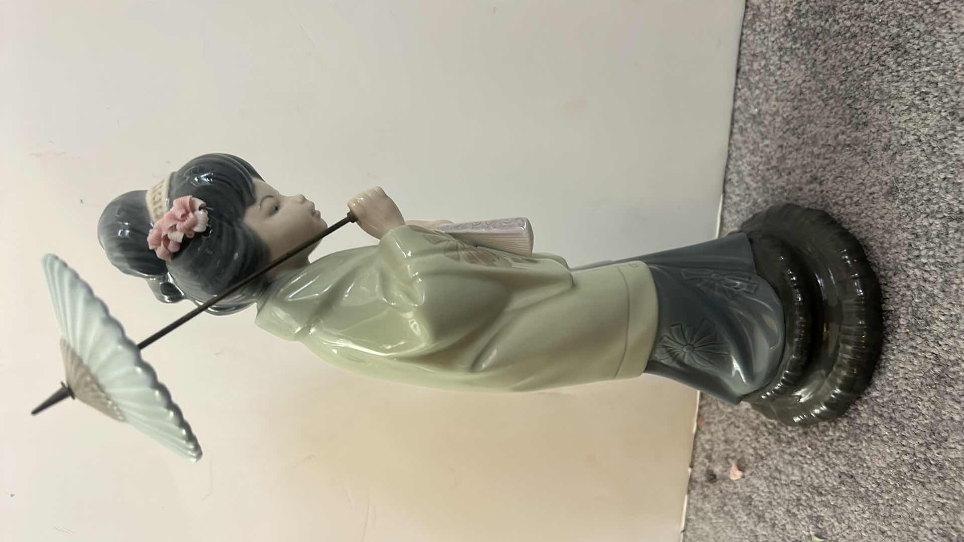 Photo 1 of LLADRÓ “ORIENTAL SPRING” JAPONESITA SOMBRILLA PORCELAIN FIGURINE X #4988 H12”
