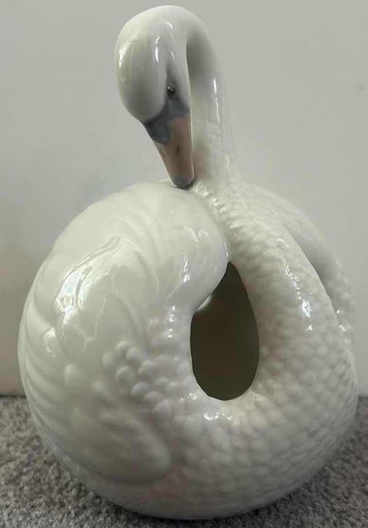 Photo 1 of LLADRO SWAN FIGURINE H6”