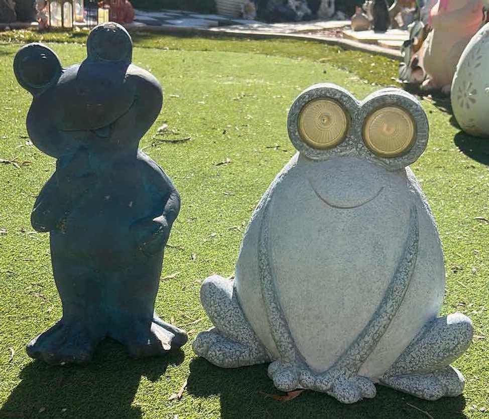 Photo 1 of FROG STATUES OUTDOOR DECOR, 1 SOLAR LIGHTED H16”