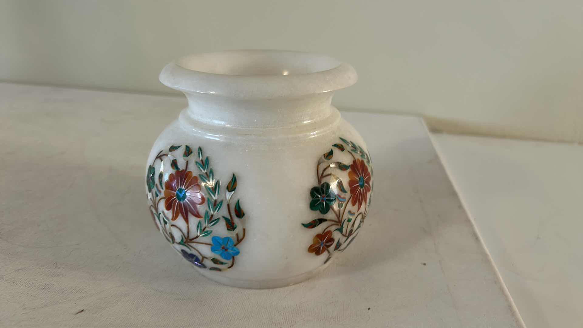 Photo 1 of HANDMADE WHITE MARBLE POT (MATKI) TRADITIONAL INDIAN GEMSTONE AND FLORAL INLAY H4”