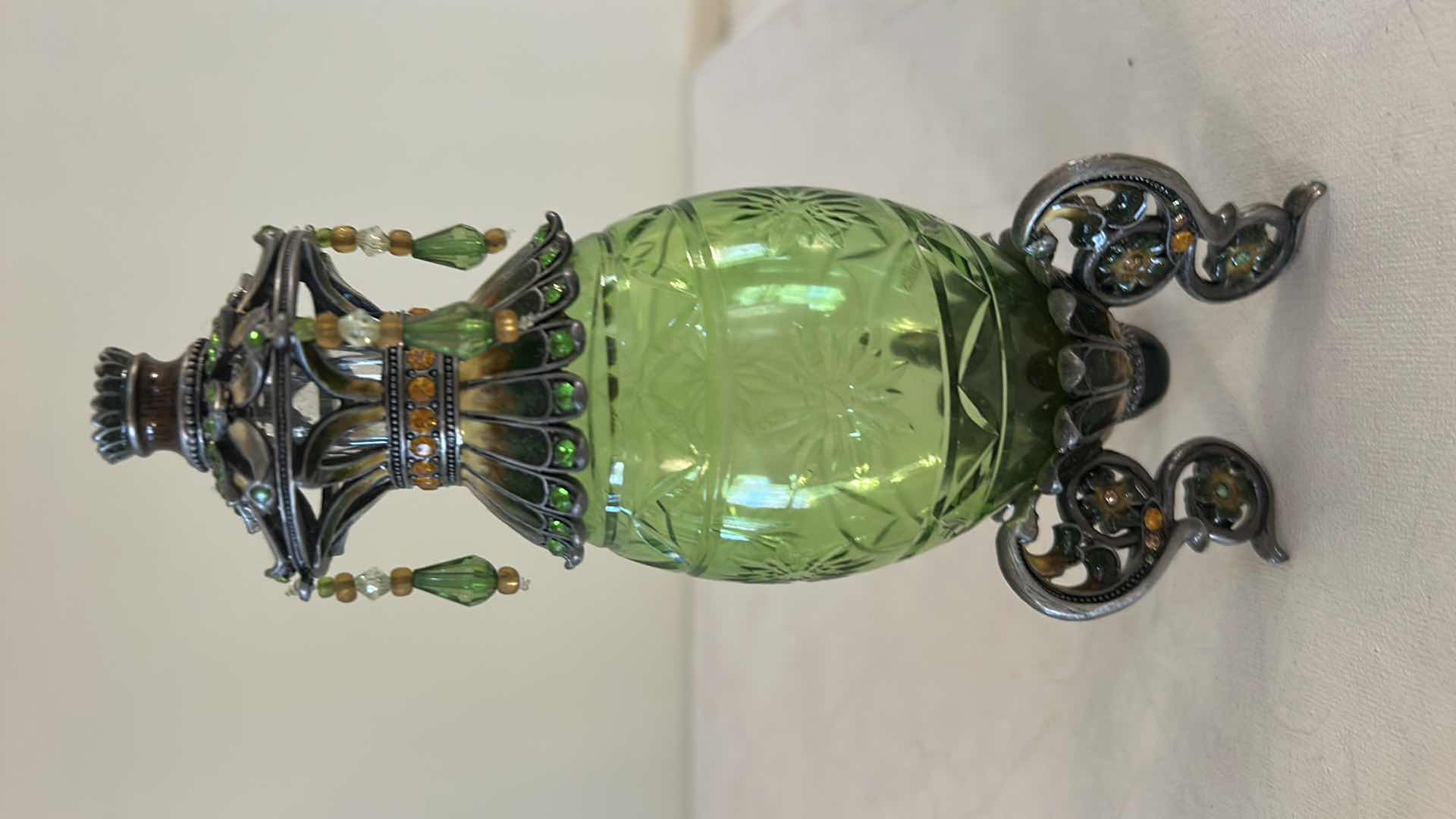 Photo 1 of ANTIQUE VICTORIAN STYLE GREEN GLASS PERFUME BOTTLE / DIFFUSER