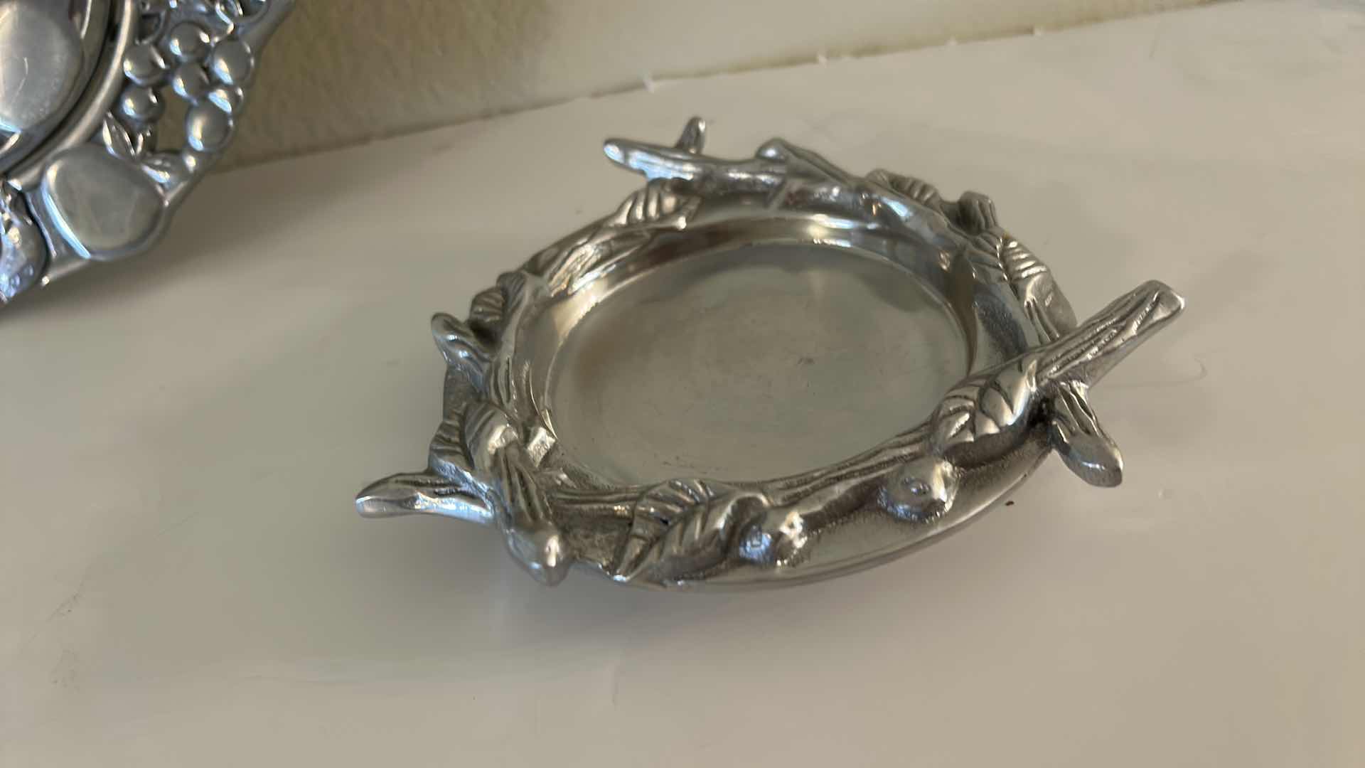 Photo 1 of LENOX EN PROVENCE ROOSTER EXPANDABLE TRIVET &  ARTHUR COURT CAST ALUMINUM DECOR DISH
