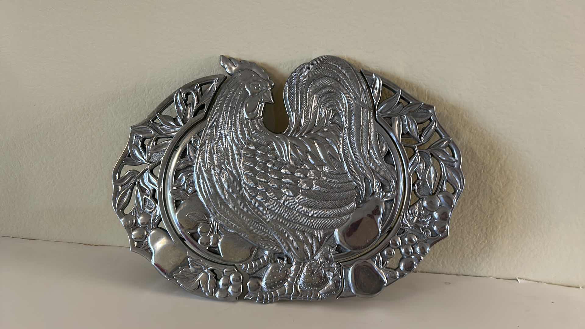 Photo 1 of LENOX EN PROVENCE ROOSTER EXPANDABLE TRIVET &  ARTHUR COURT CAST ALUMINUM DECOR DISH